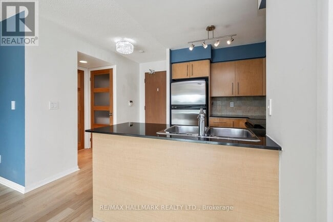 Building Photo - 219 Fort York Blvd