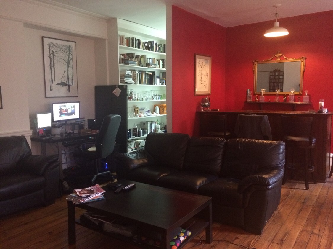 living room - 641 N 16th St