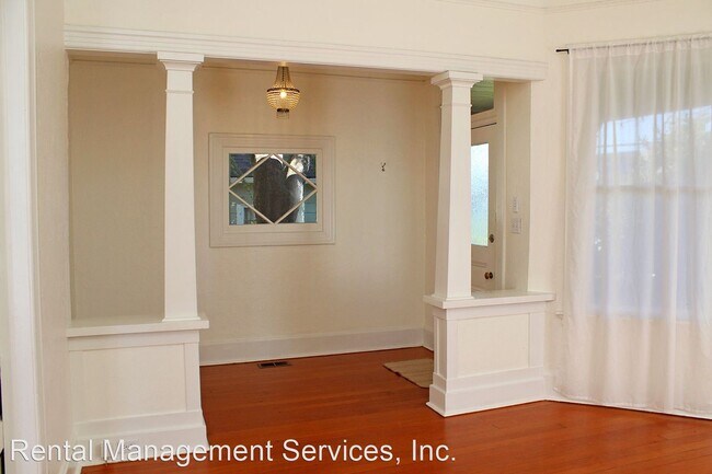 Building Photo - 2 br, 1 bath House - 1305 SE Clinton St