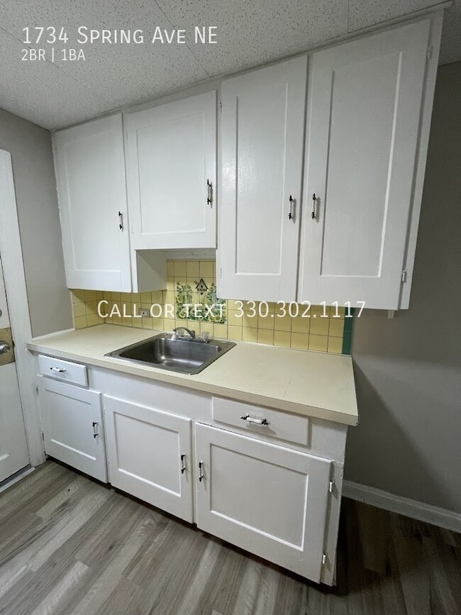 Foto del edificio - Two bedroom one bathroom townhouse for rent