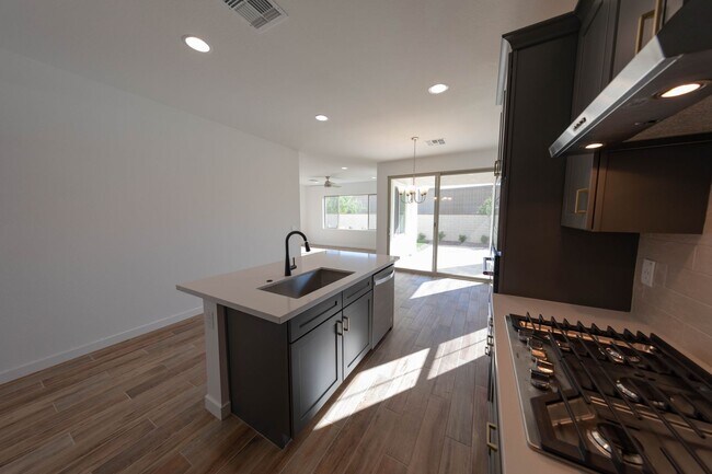 Foto del edificio - NEWER CONSTRUCTION HOME WITH 3 BED/3 BATH ...