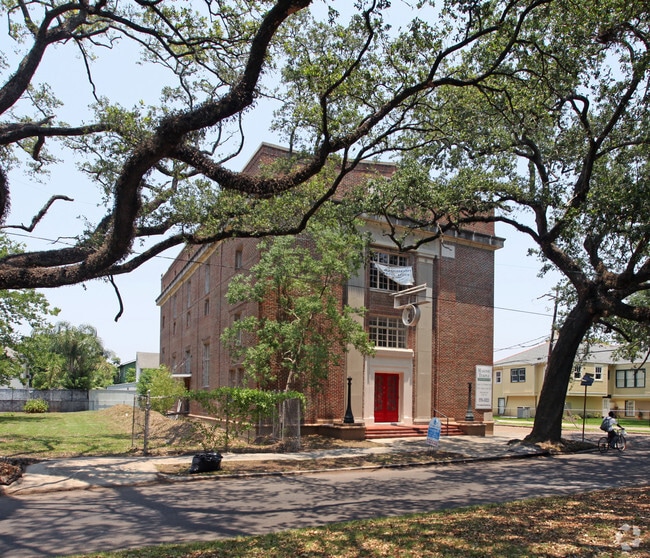 Building Photo - 620 Opelousas Ave