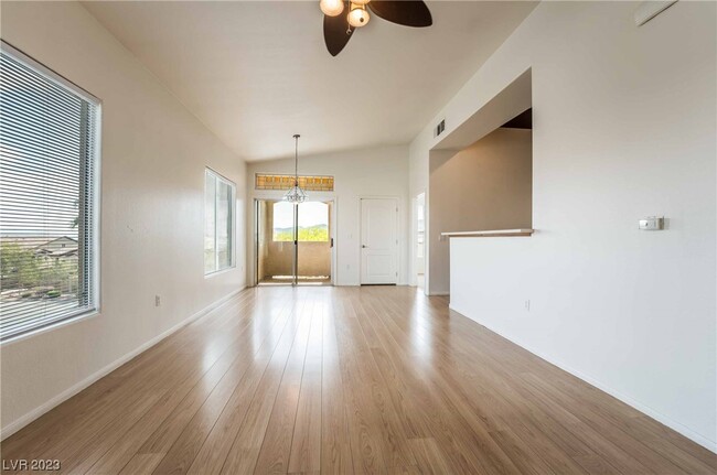 Foto del edificio - 2305 W Horizon Ridge Pkwy