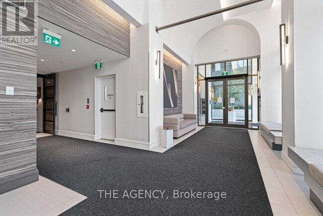 Building Photo - 39 Roehampton Ave