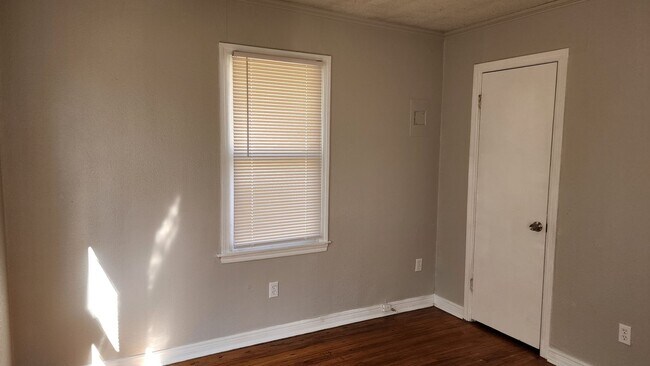 Building Photo - 2 Bed 1 Bath Home in NW OKC!  Great Locati...