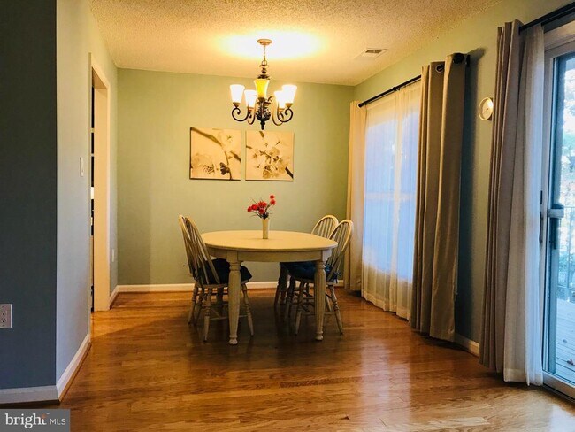 Foto del edificio - 7252 Glen Hollow Ct