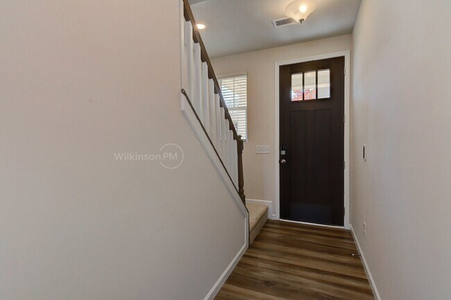 Building Photo - Stunning 3-bedroom, 2.5-bathroom home in C...