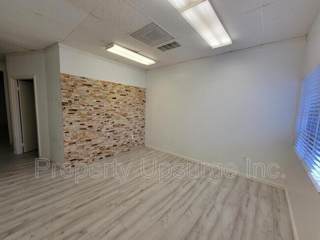 Foto del edificio - 1901 Railroad Ave