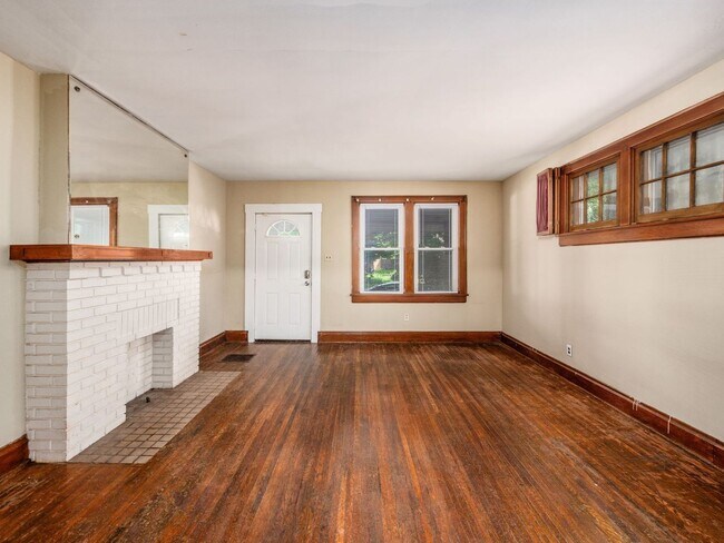 Building Photo - 385 E 13th Ave