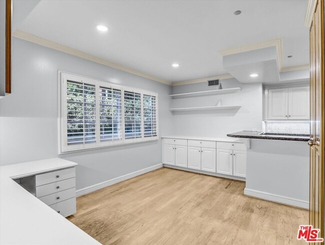 Building Photo - 277 S Spalding Dr