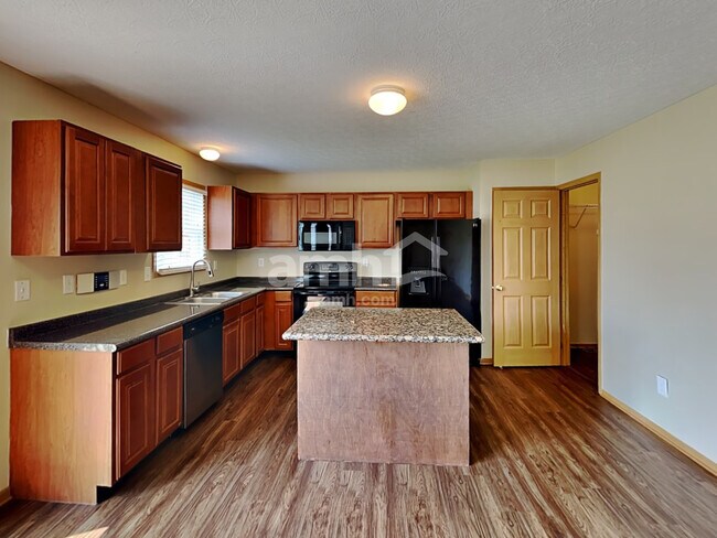 Building Photo - 5677 Stevens Dr