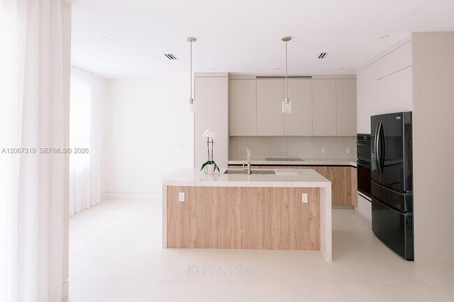 Building Photo - 8167 NW 108th Ct