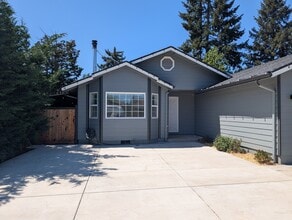 Building Photo - 490 67th St