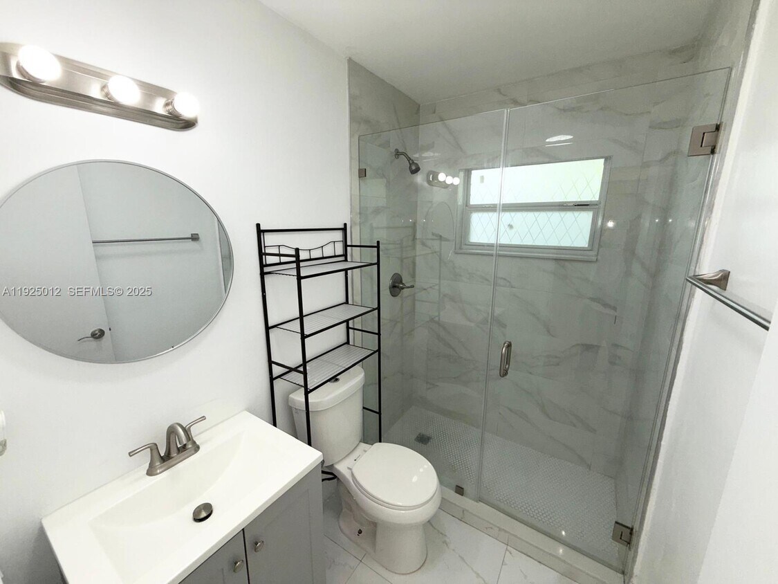 Primary Photo - 335 NW 32nd St