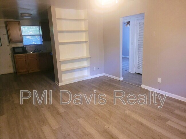 Foto del edificio - 2984 Myra St