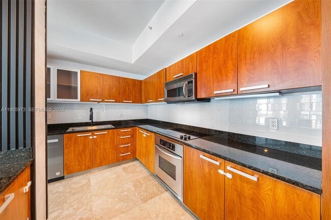 Foto del edificio - 3131 NE 188th St