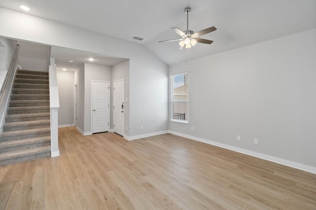 Building Photo - Luxury 4/2.5 Duplex in Buda TX!