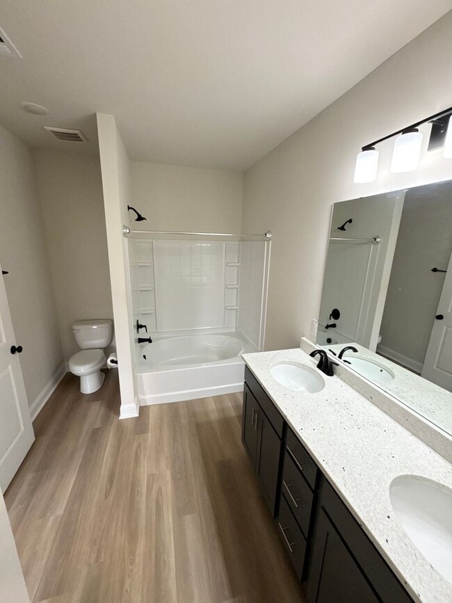 Building Photo - The Cove At Villaggio!