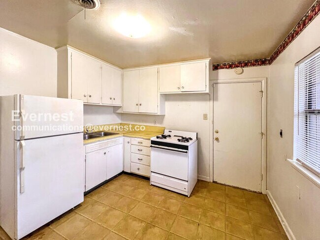 Foto del edificio - 1814 1/2 South Cross Street