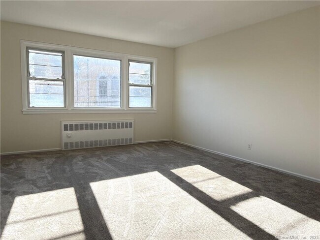 Building Photo - 198 Glenbrook Rd