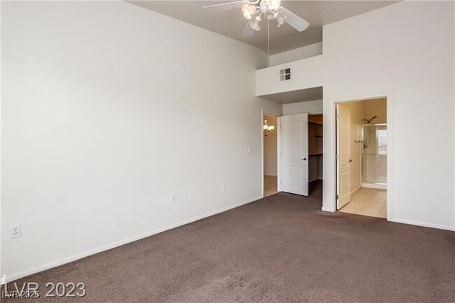 Building Photo - 2305 W Horizon Ridge Pkwy