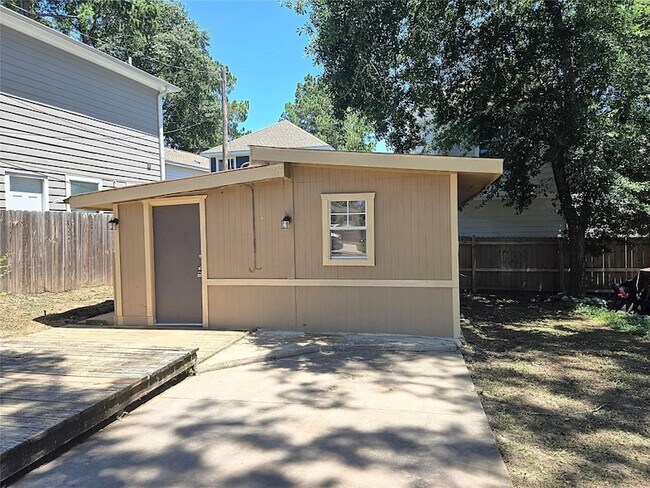 Foto del edificio - 16701 Meadowcroft St