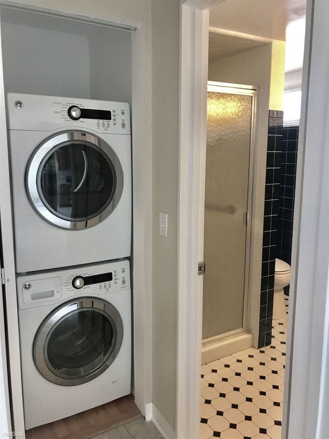 Building Photo - 1 br, 1 bath  - 252 Dexter Ave