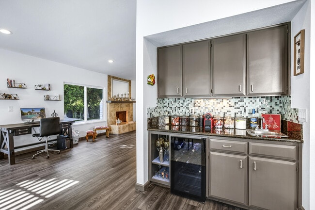 Foto del edificio - 1233 E Via Escuela