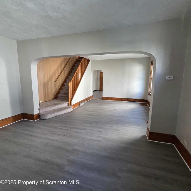 Foto del edificio - 1165 W Elm St