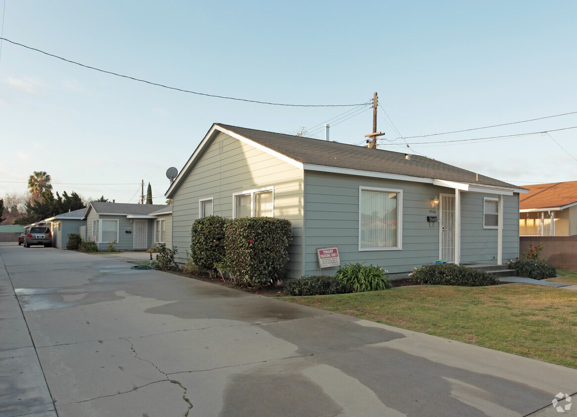 Foto principal - 9506-9510 1/2 Park St