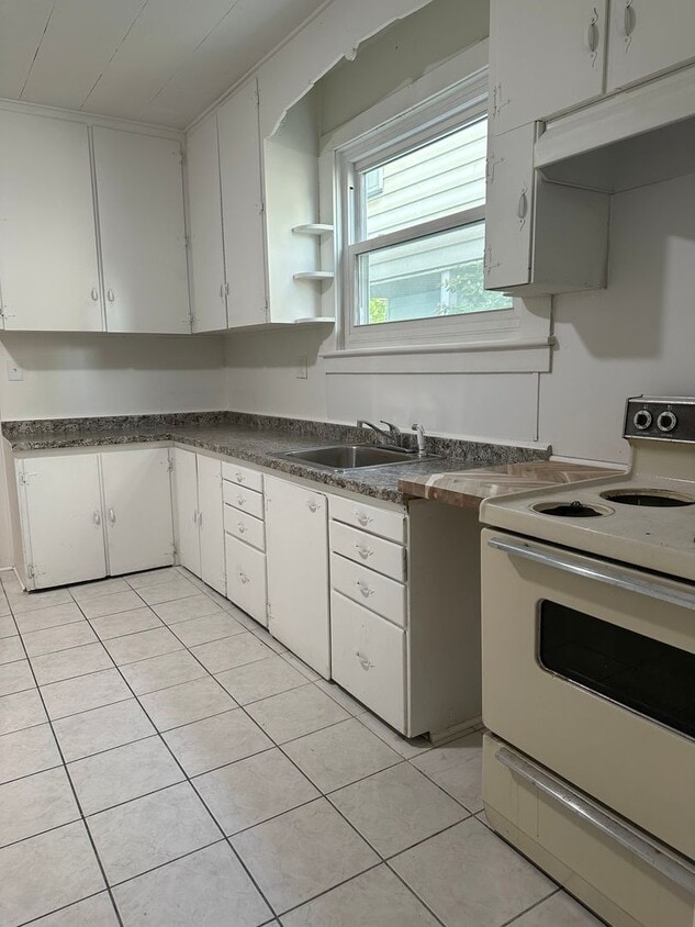 441 W Church St Unit 1, Slatington, PA 18080 Room for Rent in Slatington, PA