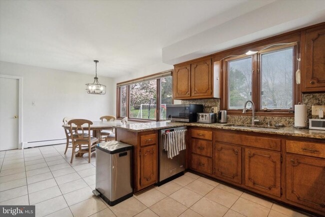Building Photo - 1530 Briar Hill Rd