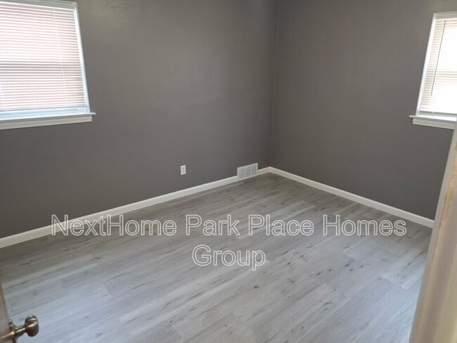 Building Photo - 3000 Dartmouth Dr