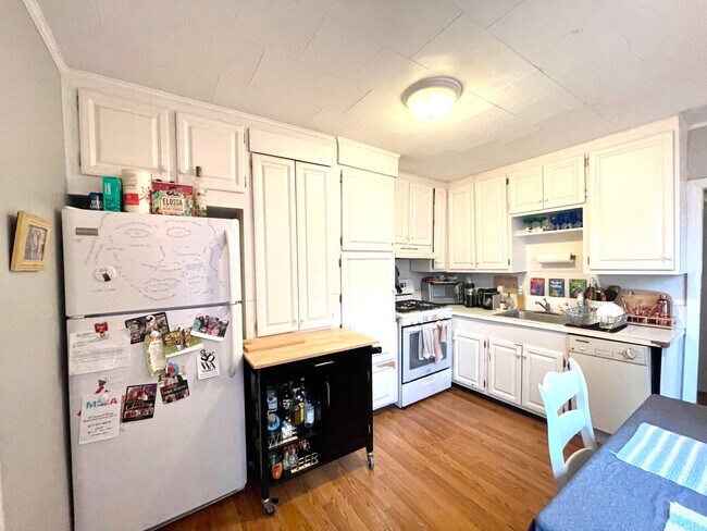 Building Photo - 92 Endicott St