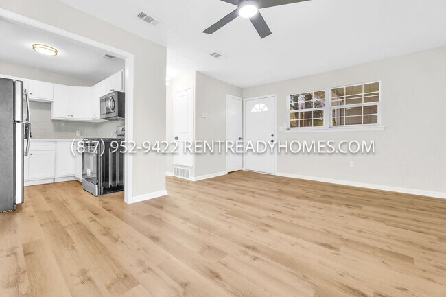 Foto del edificio - 1007 Davis Ave