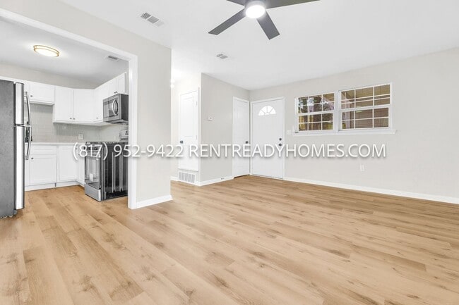 Building Photo - 1007 Davis Ave