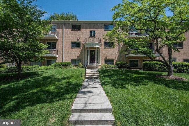 Building Photo - 10667 Montrose Ave