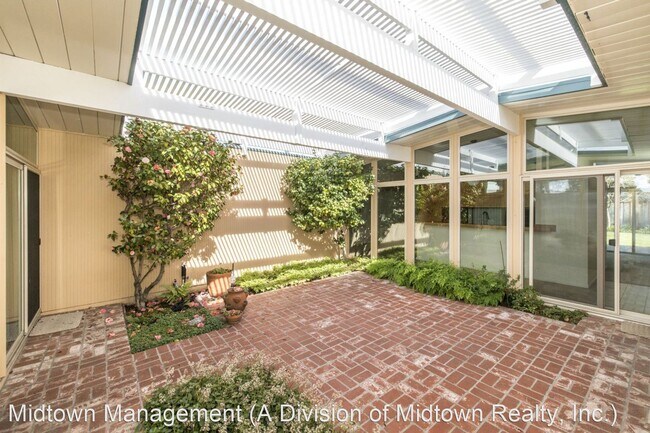 Foto del edificio - 5 br, 2.5 bath House - 724 Ames Ave.