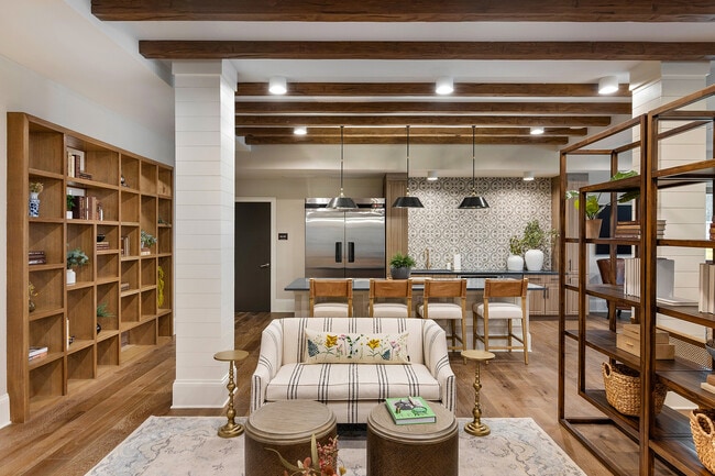 Clubhouse - Album Summit Pines