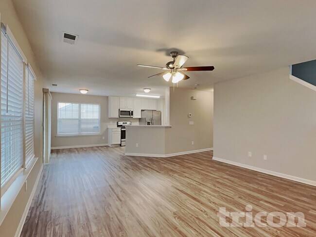 Building Photo - 2120 Clear Brook Dr