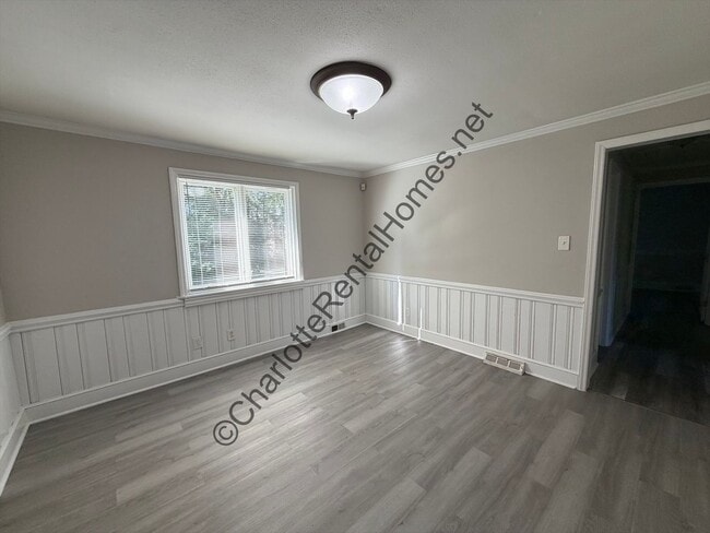 Building Photo - 2116 Tarlton Dr