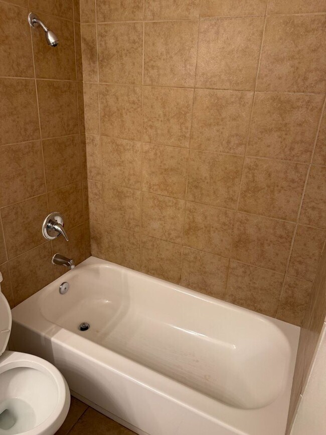 Foto del edificio - 1 BEDROOM 1 BATHROOM ONTARIO APARTMENT
