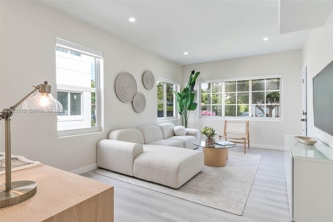 Foto del edificio - 1852 SW 22nd Terrace