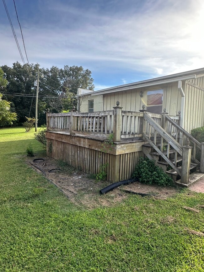 Building Photo - 300 Lime Kiln Rd