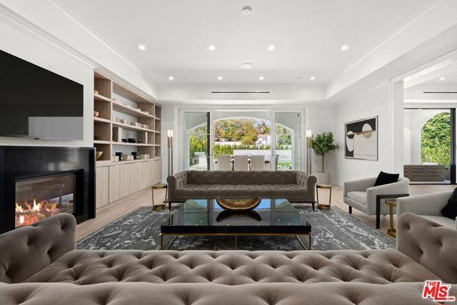 Foto principal - 722 N Camden Dr