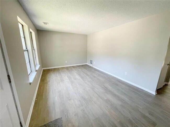 Building Photo - 4030 Laurie Jo Dr SW
