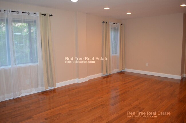 Foto del edificio - 276 Chestnut Hill Ave