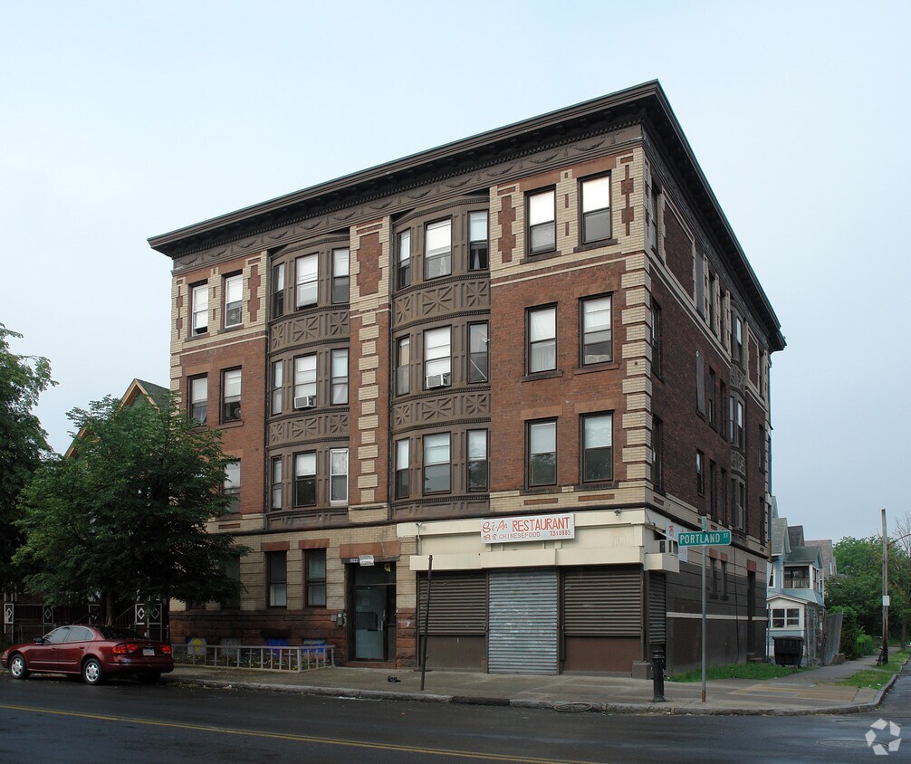 Primary Photo - 2944 Main St