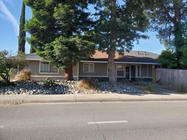 Building Photo - 2092 Pebble Beach Dr