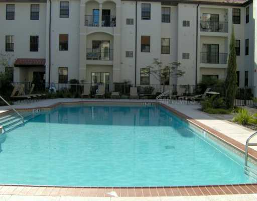 Building Photo - Beautiful resort style 2 bedroom 2 bath co...